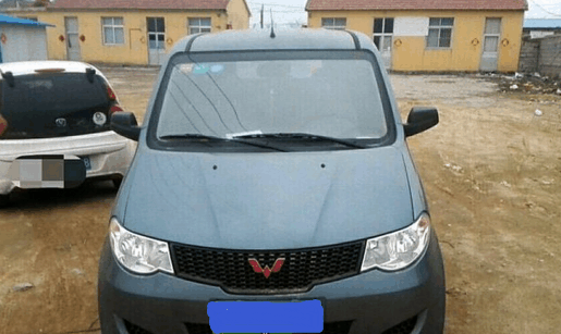 小伙花3万买辆五菱宏光, 却被开着长安的朋友嘲笑内饰太丑