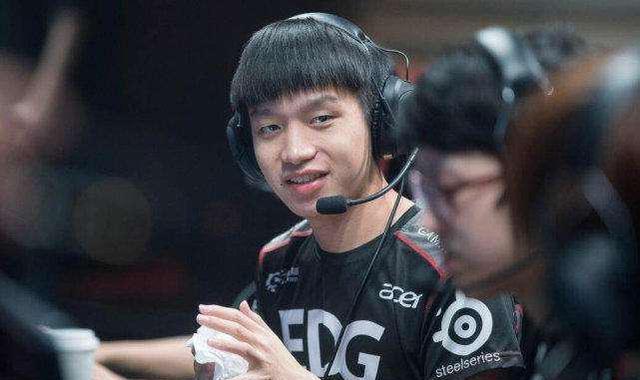 盲僧龙龟出世界杯皮肤,网友:盲僧炫彩皮肤为何