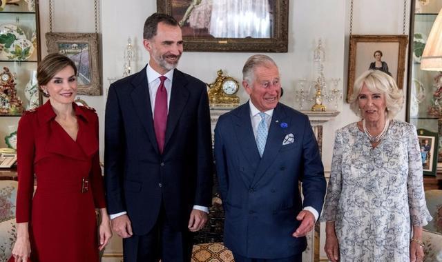 45岁西班牙王后绝美访英成焦点! 凯特王妃深V