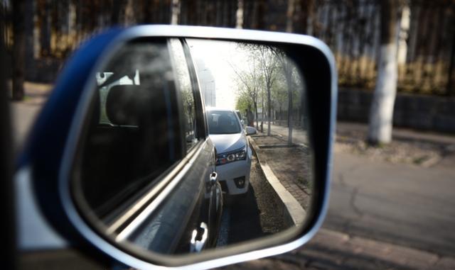 谁让你们瞧不起国产车?七年老长城M2为你打脸.avi