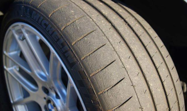 改动轮胎尺寸能提升抓地力，但是会伤车？