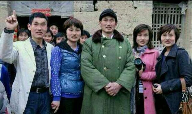 朱之文出名后村民每天在他家拍视频赚钱,这次