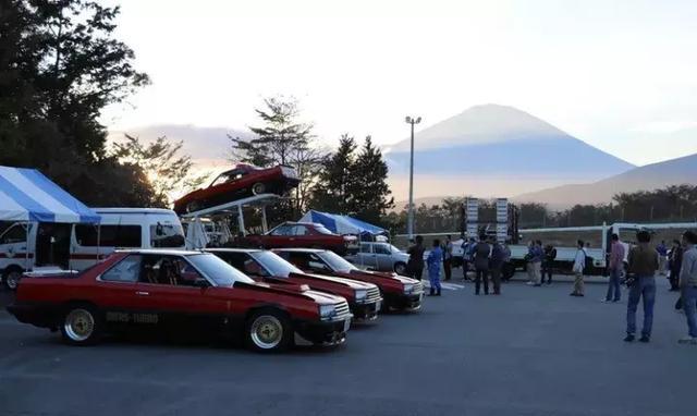 富士山下的经典车聚会