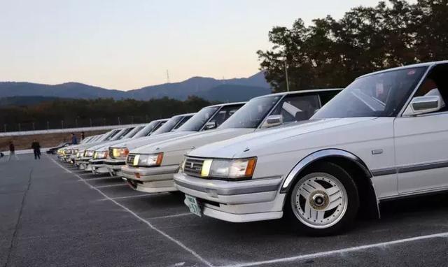 富士山下的经典车聚会