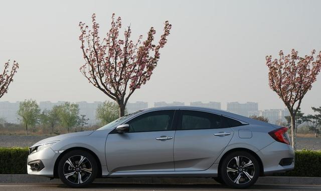 等待67天的新思域圣辉银用车感受，起步加速有共振声