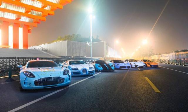 上海世博馆前齐聚六辆超跑，总价值超过1.5亿，上演中国版土豪