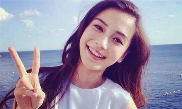 baby人缘好是有道理的, 一张照片看出迪丽热巴