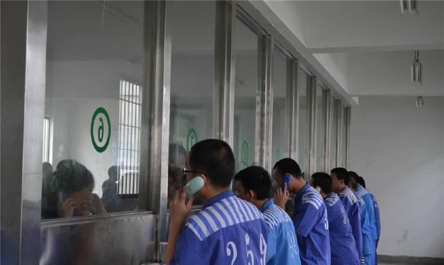 监狱中的犯人得了癌症,家里没钱治病该怎么办