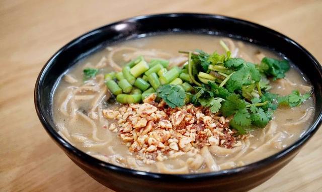 郑州网红杂面条登陆许昌，只靠1碗面就吸引了90%的吃货!