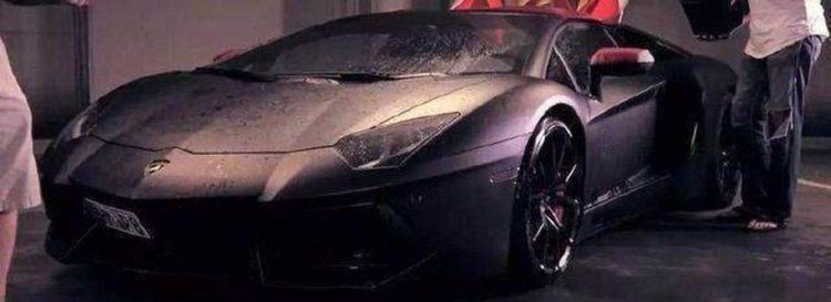 开700万兰博基尼去洗车店洗车, 水泼下去后, 洗车的小哥懵了