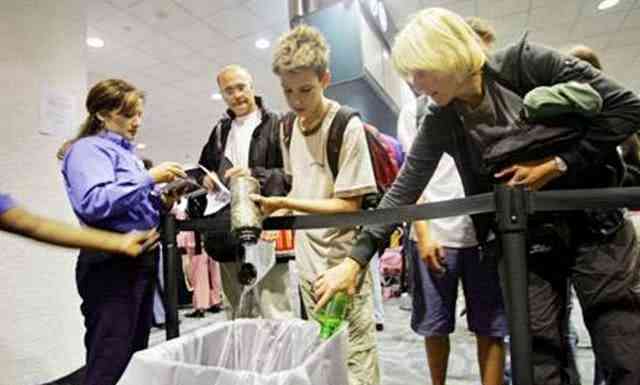 为什么水和饮料不能带上飞机却可以在飞机上购