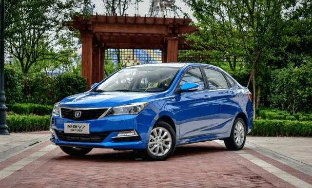 第一款国产1.0T轿车，81项专利发动机，8万就能买自动挡顶配