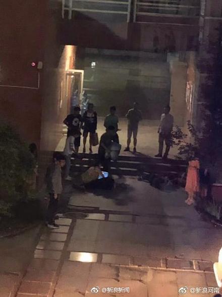 郑州外国语新枫杨学校三楼栏杆断裂 三名学生坠楼