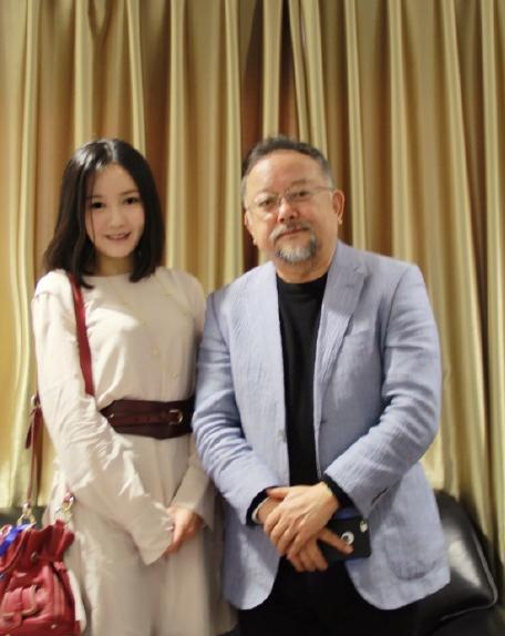 实拍: 69岁王刚的三任妻子, 个个貌美如花,