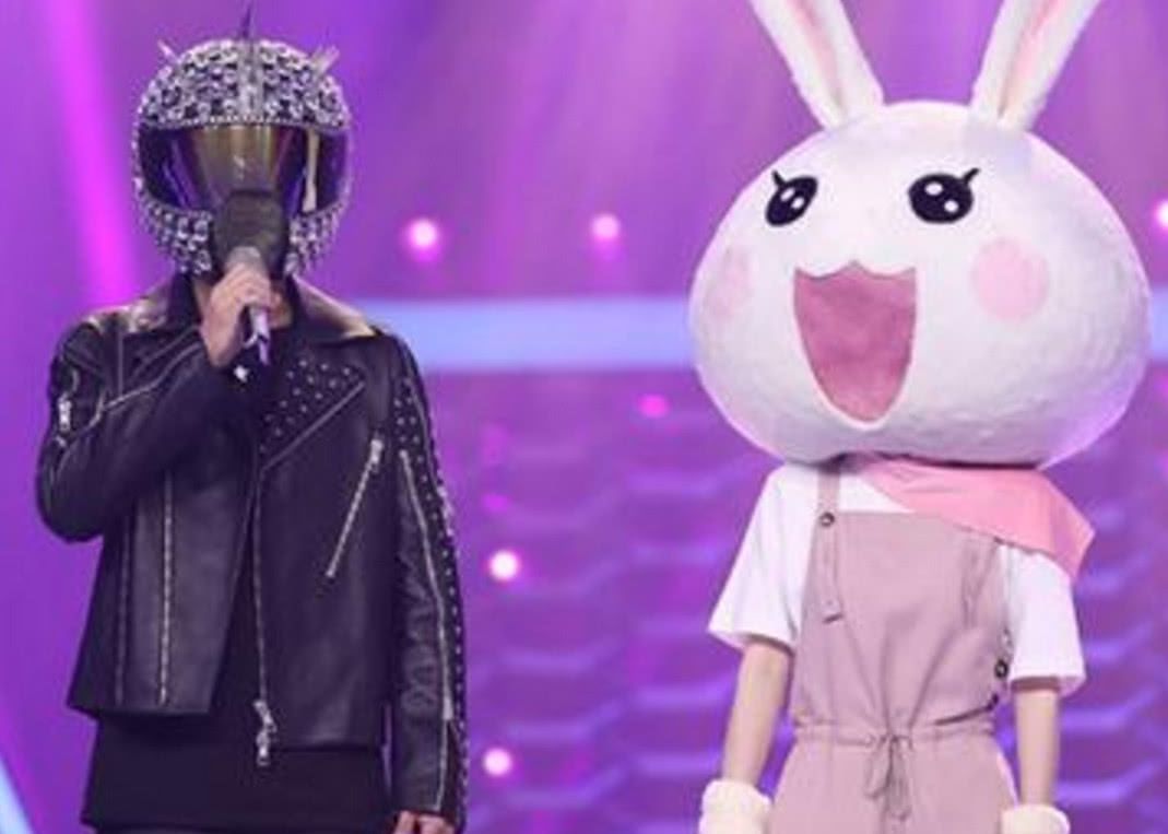 小了白了兔就是冯提莫?侯佩岑强势比身高,机