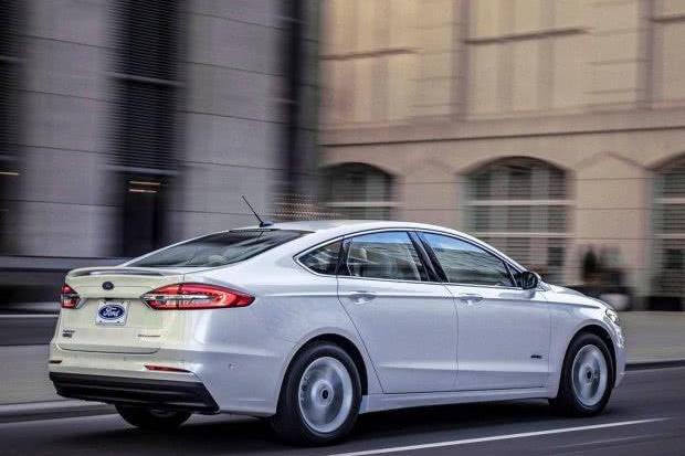 新款蒙迪欧明日登场，舍弃“马丁脸”配备2.7T挑战凯美瑞迈腾！