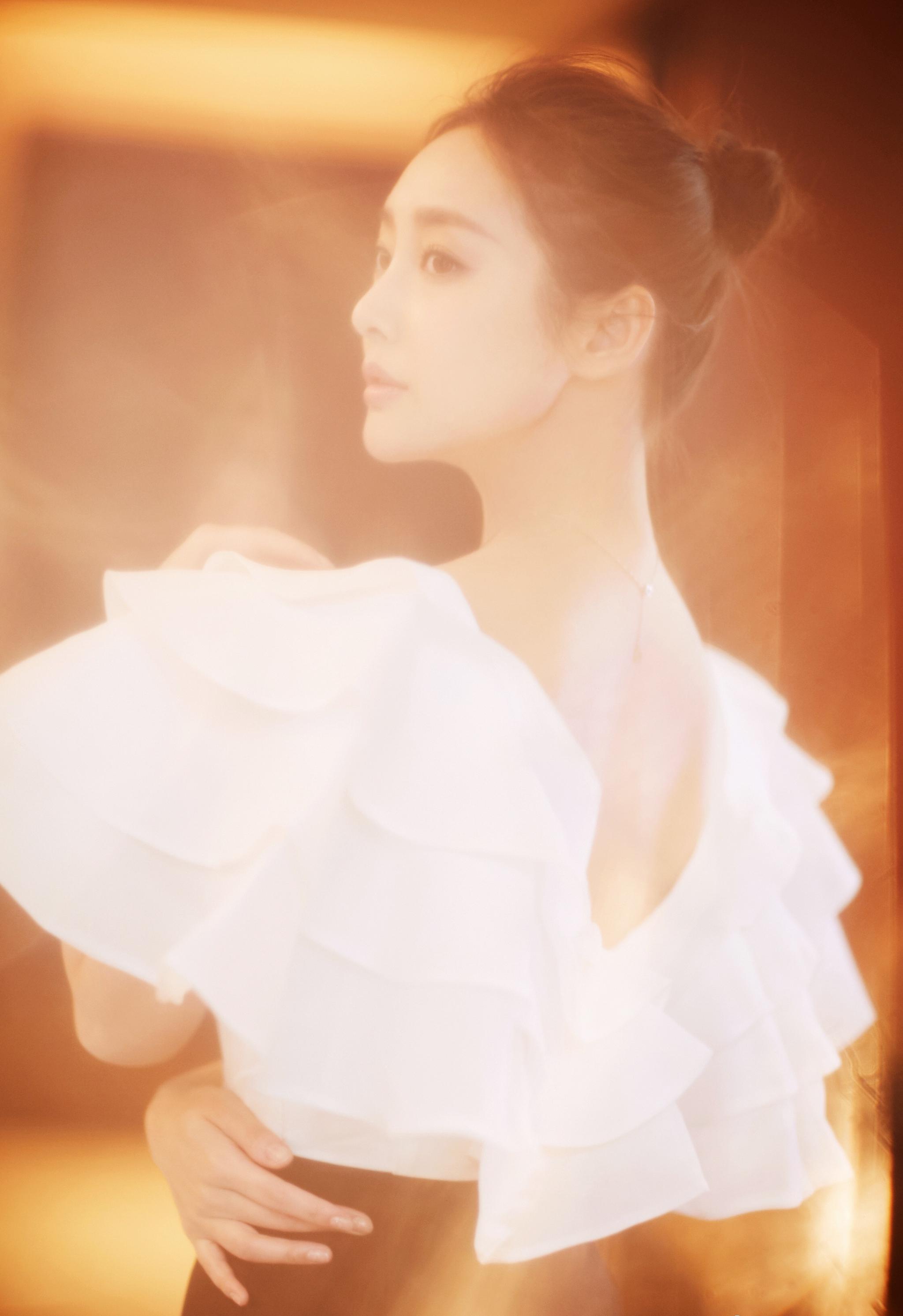 娱乐圈女星都争做美妆博主 李纯却把小红书当