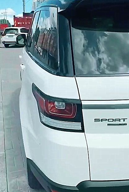 吉林偶遇一辆92万路虎，车牌不带一个8，但数字却很“溜”