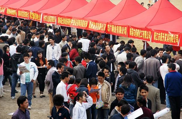 赵丽颖收入比何炅高_营销客服人员收入高(3)