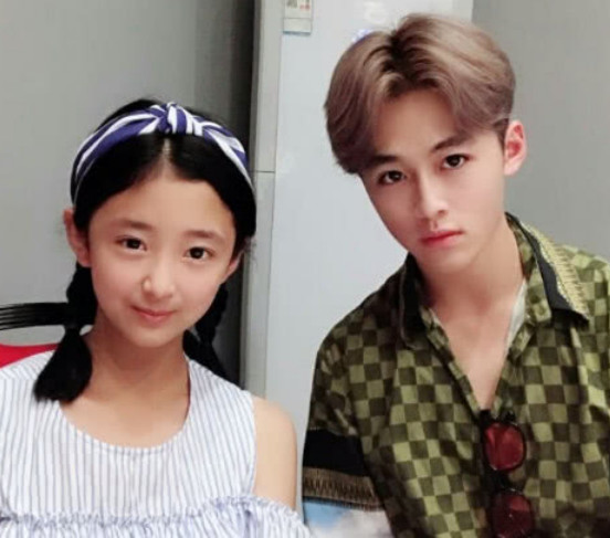 变形计:节目中最幸运的两个女孩，被城市爸妈接到城里了