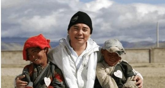 东山再起李厚霖拥有30个亿， 说起前妻李湘，他直言不讳！