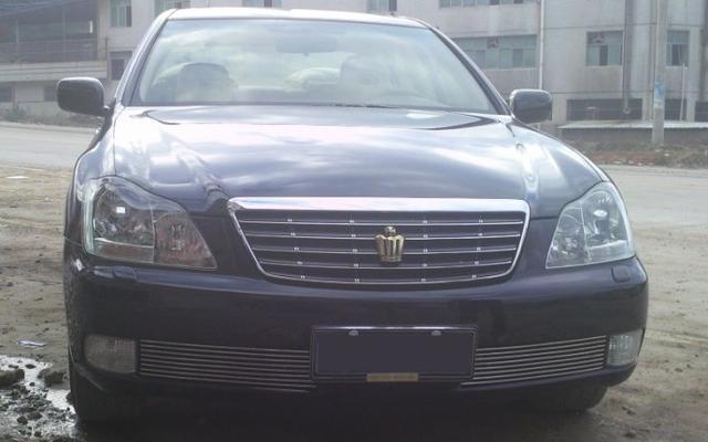 十多年车龄的经典皇冠车况和新车无异，但却因排放不达标被限行了