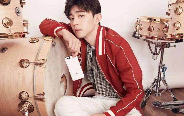 《我们相爱吧4》邓伦女伴自己带网友难道是假