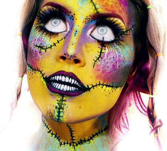 女子迷上恐怖妆容 化成丧尸骷髅