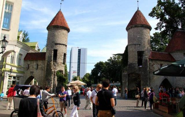 此国在苏联时期很穷,独立后超富,人均GDP是俄