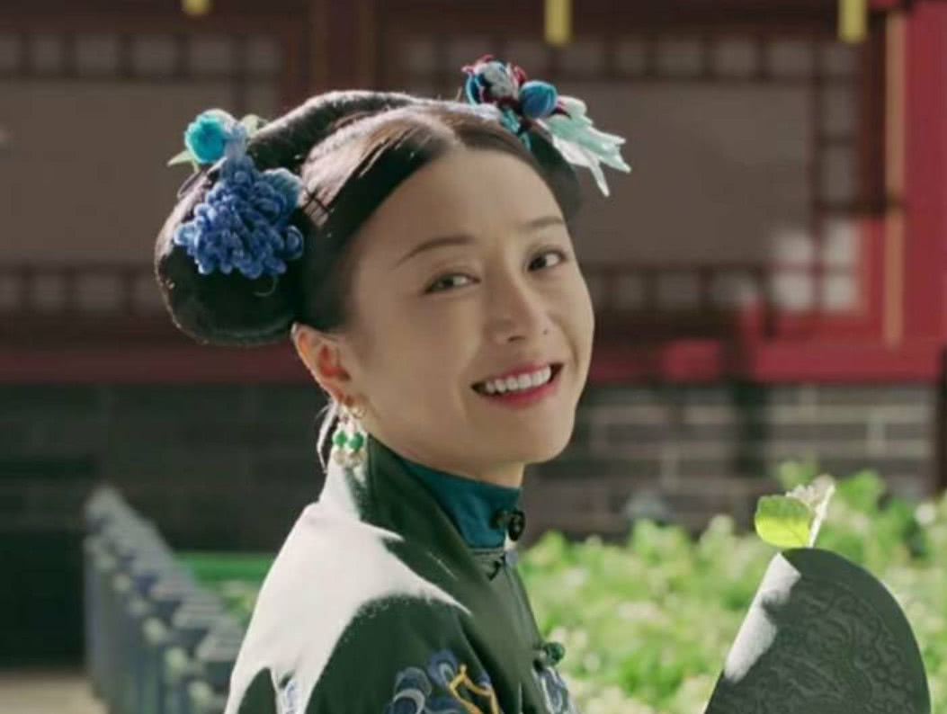 秦岚出演富察皇后走红，她却因这张照片被黑多年