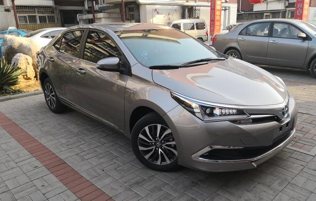 损友一汽丰田卡罗拉2018款双擎1.8L E-CVT智