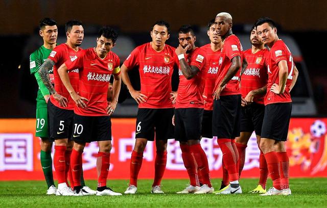 顶级联赛依赖足球录像回放确保公平竞争提升赛事公信力