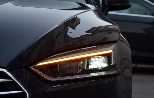 奔驰C级最大对手，5.5秒破百，双开门跑车设计，比奥迪A6L还拉风