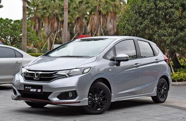 90后最爱运动两厢车对比，新款飞度VS大众POLO，看谁更强势