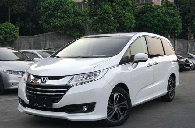 70万买埃尔法不如买它，比GL8年轻帅气，电滑门一开瞬间秒杀同级