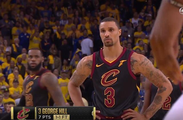 无语!最后4.7秒JR抢到篮板后开溜了,詹姆斯气