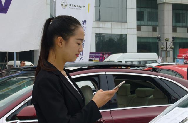 真够污的! 汽车4S店女销售员居然这样卖车