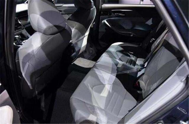 丰田开启大招，最强中级车亮相，车长接近5米，不足23万逼退皇冠