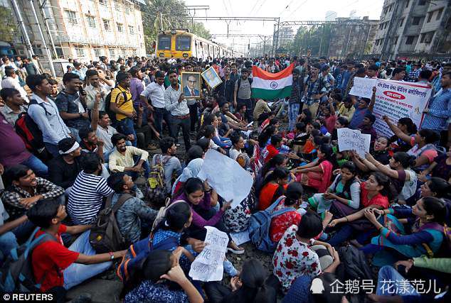 印度2500万人申请当铁路工人,因为月薪2000工