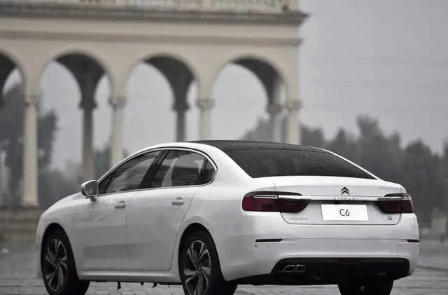 总统车才卖19万, 你为啥还要去买迈腾? 颜值爆表!