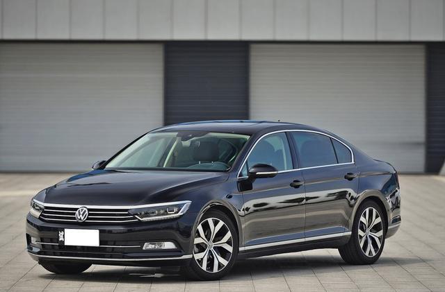 最火爆B级车, 轴距2米9, 标配才17万, 让雅阁凯美瑞闻风丧胆