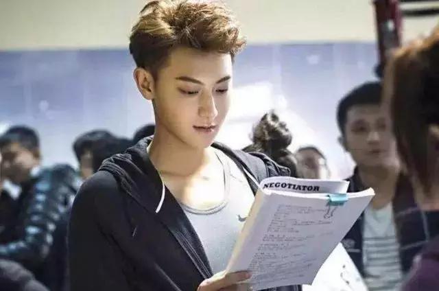 吴亦凡鹿晗张艺兴黄子韬年收入差距惊人, 而他