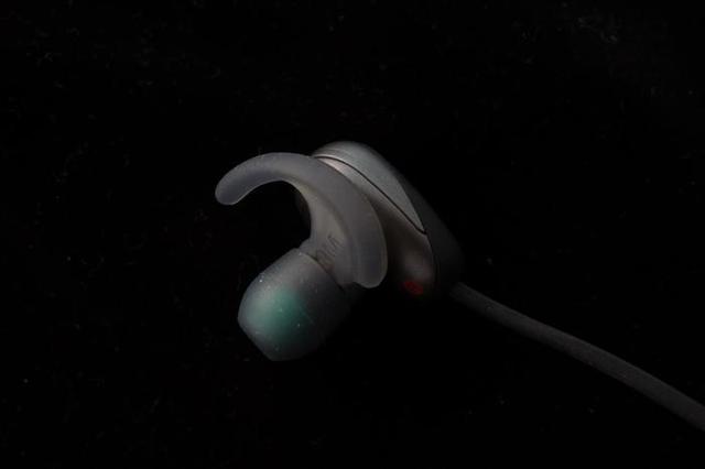 索尼运动蓝牙降噪入耳式耳机WI-SP600N评测