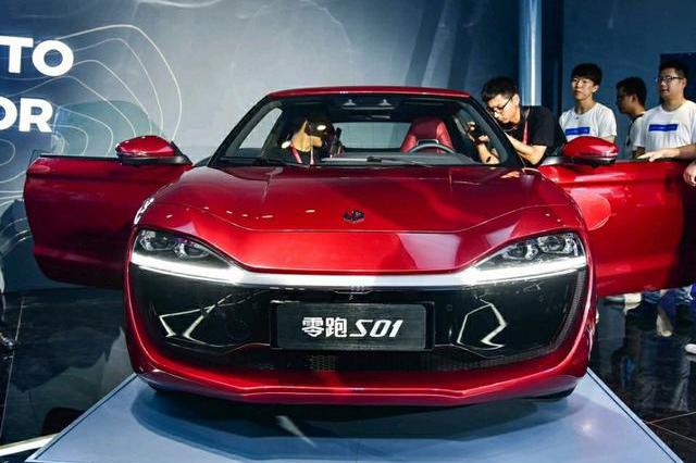 坚持独立的姿态 无框车门+隐藏式门把手 电动小型车