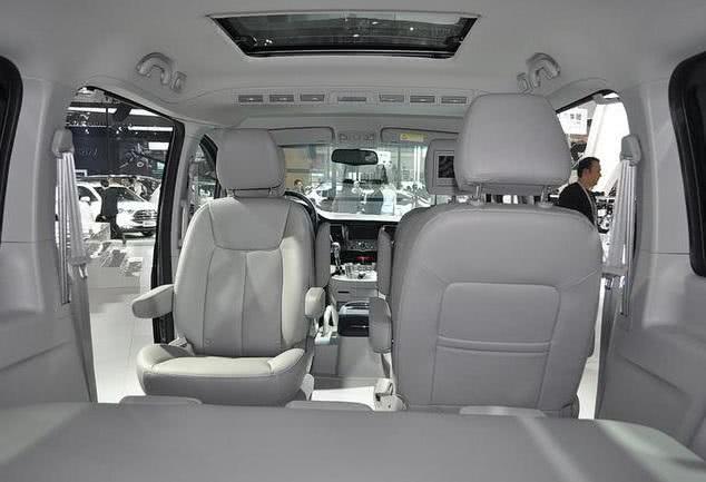 被国人忽略的MPV,车身长5米2,配2.0L+360度旋转座椅不足10万