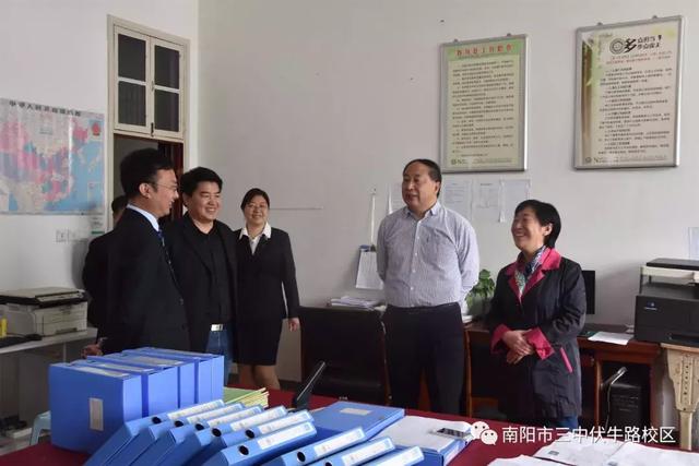 宛城区副区长李晓兰到南阳市三中伏牛路校区调