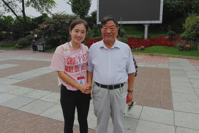 兴农中学出现30个鼎，每个鼎上都刻满了名字一起去看看怎么回事?