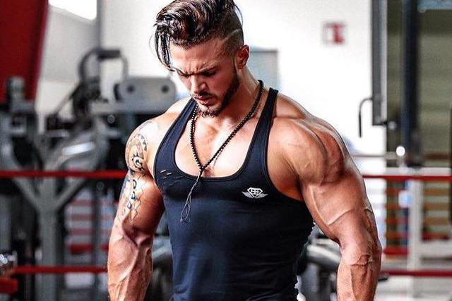 还有关于器械的选着,主要练上半身,腹肌胸肌