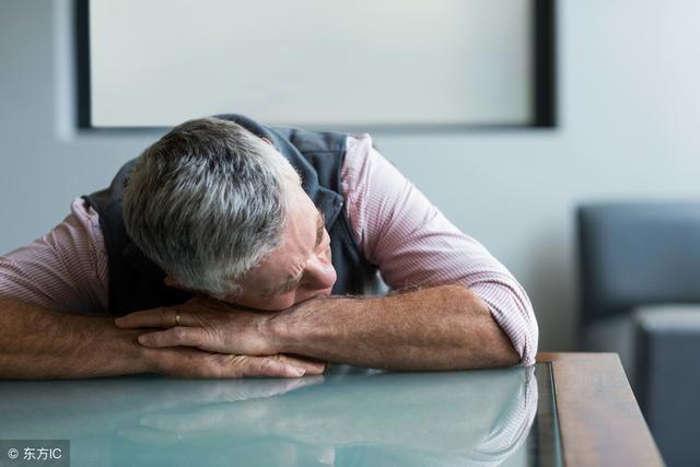 人猝死前的6大征兆,看完能救命!