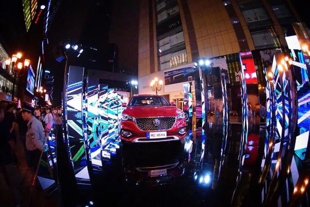 T荷尔蒙级SUV不到16万 名爵HS包场解放碑潮